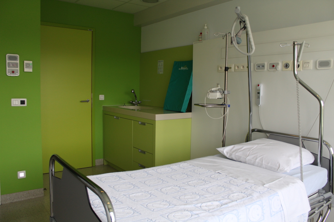 Oudere kinderen krijgen een groot bed om zich in te nestelen.
